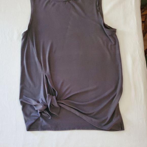 Two women's tank tops. - Picture 4 of 5